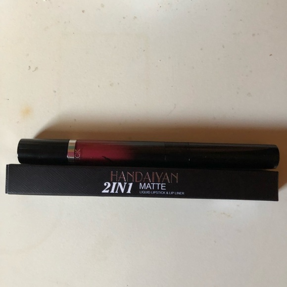 Lip gloss and liner - Picture 2 of 2